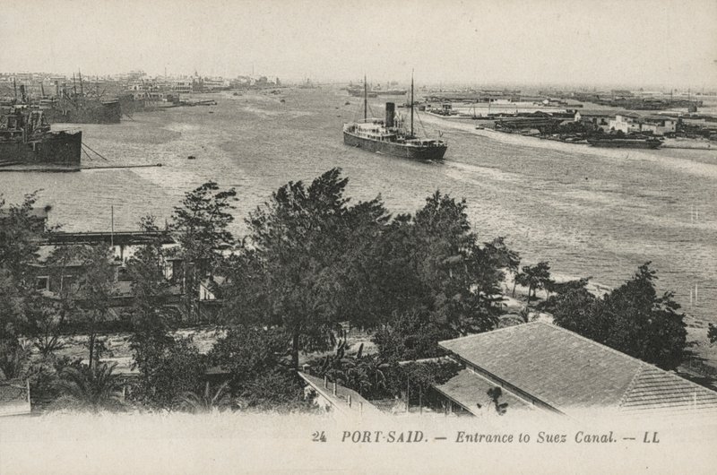 Puerto Said, Egipto: Entrada al Canal de Suez (foto en blanco y negro) de French Photographer