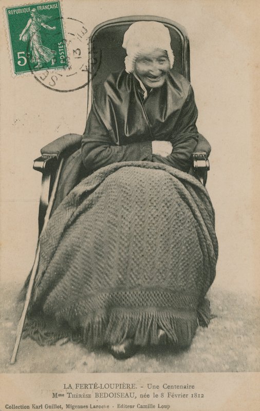 Postal de una centenaria, Madame Therese Bedoiseau, La Ferte-Loupiere, 1913 de French Photographer