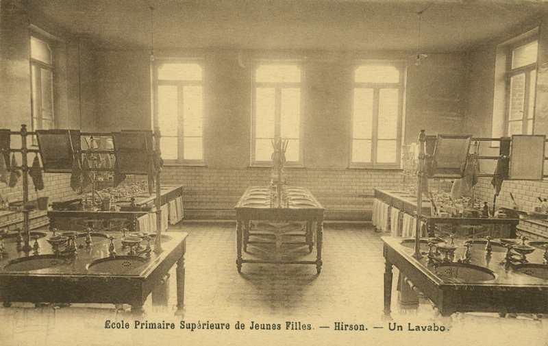 Baño de escuela primaria, Hirson de French Photographer
