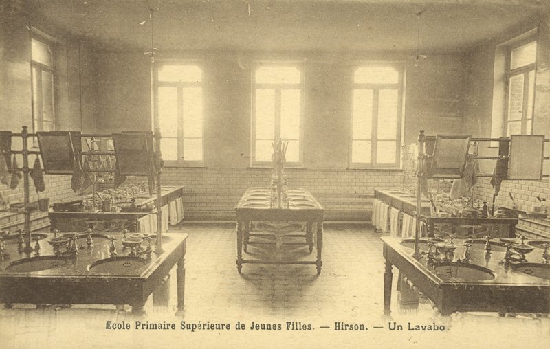 Baño de la escuela primaria, Hirson de French Photographer