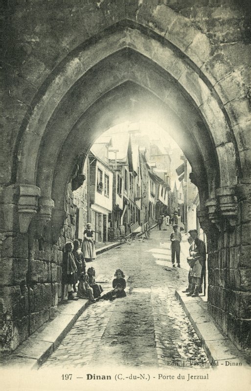 Rue du Jezual, Dinan de French Photographer