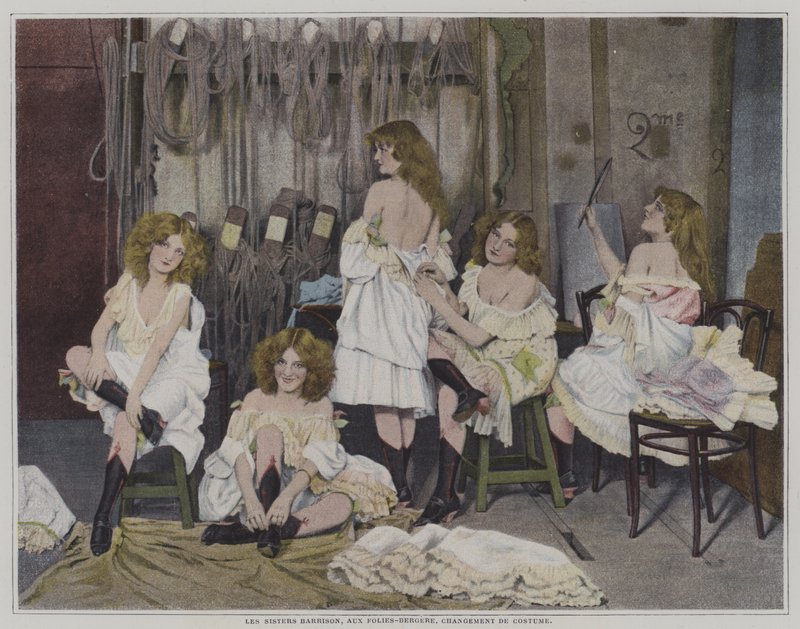 Las hermanas Barrison en el Folies-Bergere durante un cambio de vestuario de French Photographer
