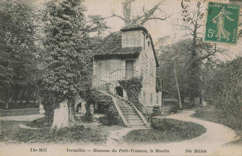 El molino en Hameau de la reine, un retiro rústico construido para María Antonieta en el parque del Château de Versailles cerca del Petit Trianon de French Photographer