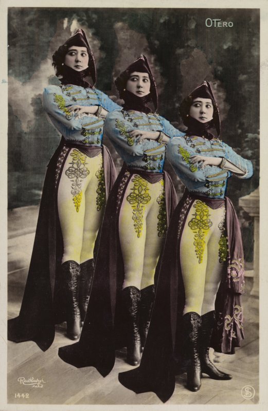 Tres mujeres idénticas de French Photographer