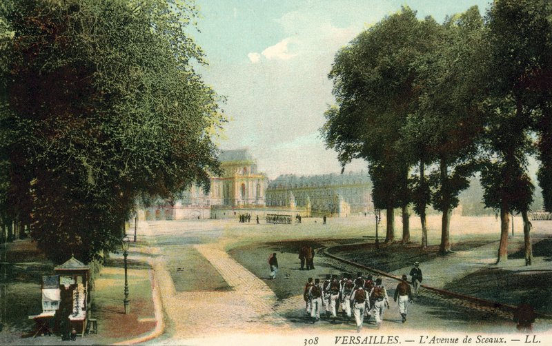 Versalles, La Avenida De Sceaux de French Photographer