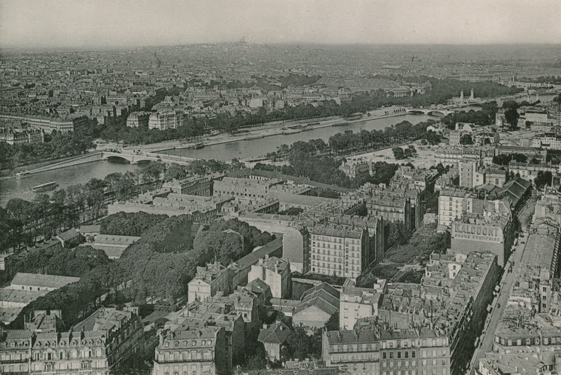 Vue sur les Champs-Elysees et le Sacre-Coeur prise de la Tour Eiffel de French Photographer