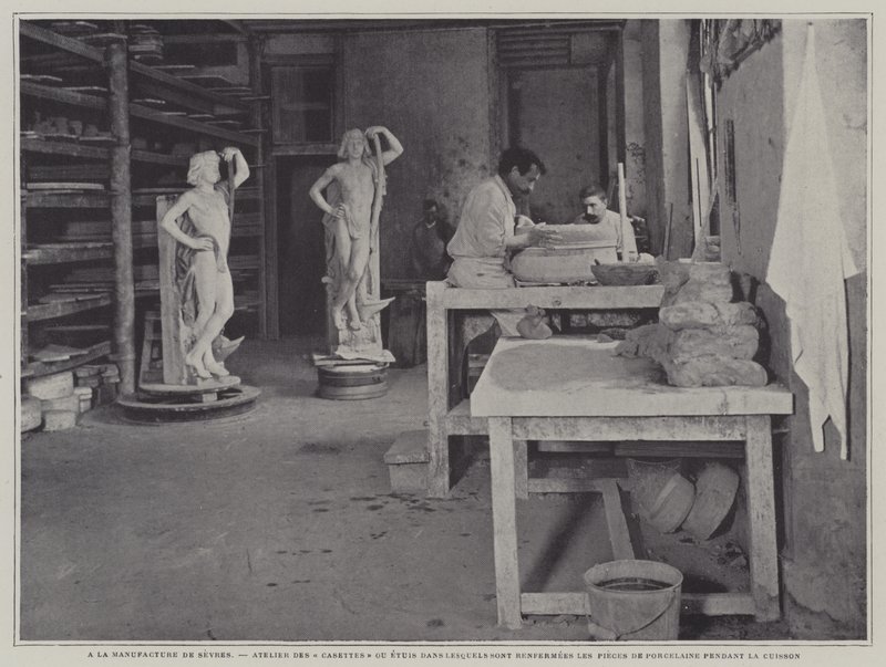 Taller para hacer contenedores para piezas de porcelana en la fábrica de porcelana de Sèvres, Francia de French Photographer