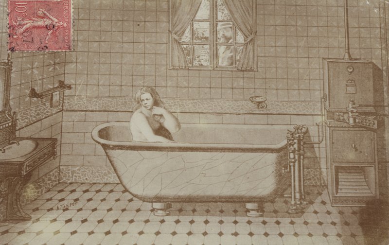 Una mujer en el baño en un cuarto de baño (collage) de French School