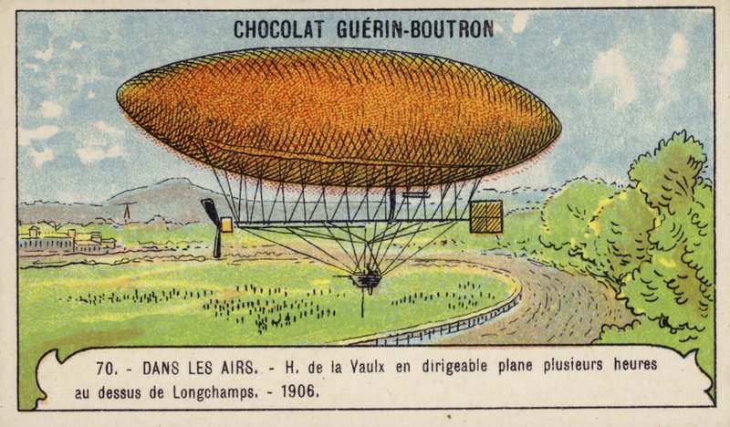 Henri de la Vaulx flotando en un dirigible sobre Longchamps durante varias horas de French School