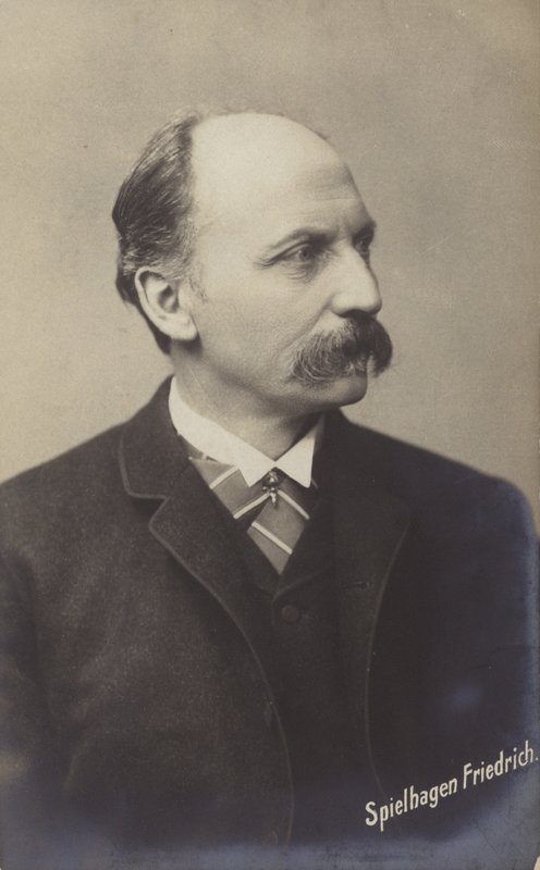 Friedrich Spielhagen (1829-1911), novelista y traductor alemán (foto b/n) de German Photographer