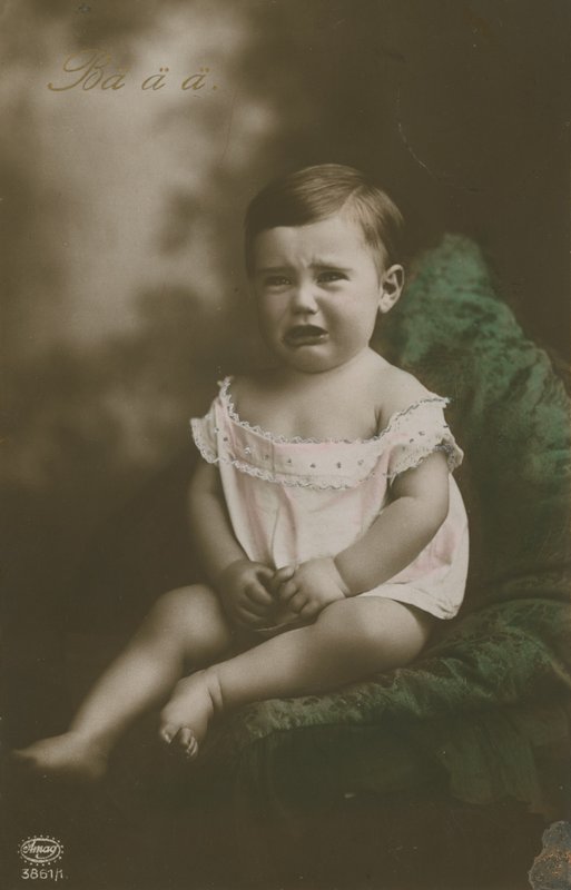 Postal de un niño llorando, enviada en 1913 (foto coloreada a mano) de German Photographer