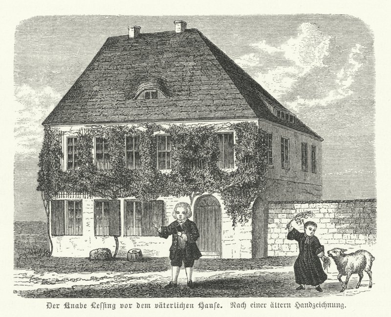 El filósofo y dramaturgo alemán Gotthold Ephraim Lessing fuera de la casa de su padre en Kamenz de niño de German School