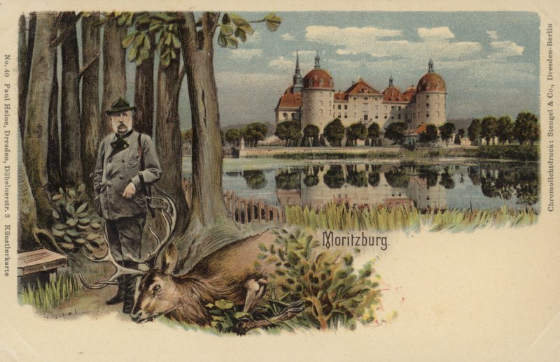 Postal que muestra a un hombre con un ciervo abatido con el castillo de Moritzburg al fondo de German School