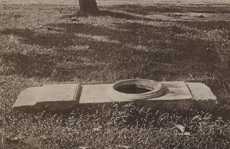 Ciudades en ruinas de Ceilán: Pandu Orua (foto en blanco y negro) de Henry W. Cave