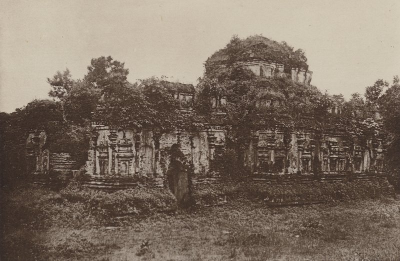 Ciudades en ruinas de Ceilán: Thuparama en Polonnaruwa (foto en blanco y negro) de Henry W. Cave