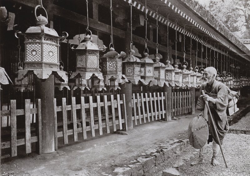 Un peregrino en el Templo Kasuga, Nara de Herbert Ponting