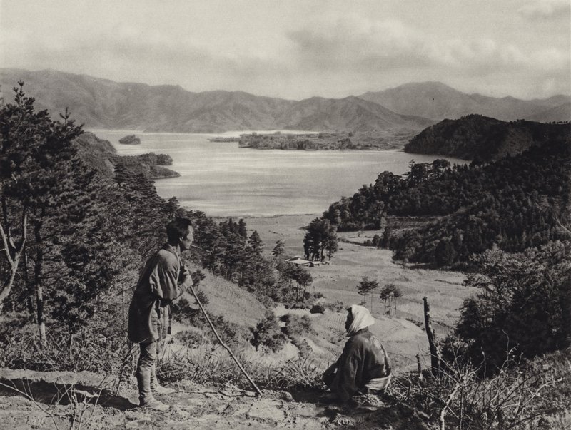 Japón en los Años 1920: Lago Kawaguchi de Herbert Ponting