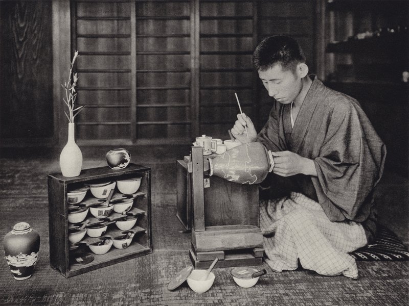 Japón en la década de 1920: Pintando porcelana de Herbert Ponting
