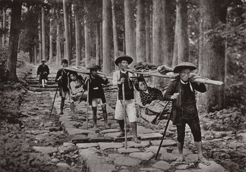 Damas viajando en Yama Kago de Herbert Ponting