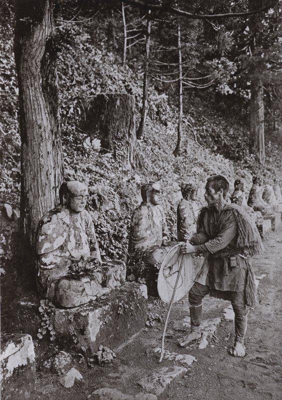 Meditación, un estudio en Gamman-ga-Fuchi, Nikko de Herbert Ponting