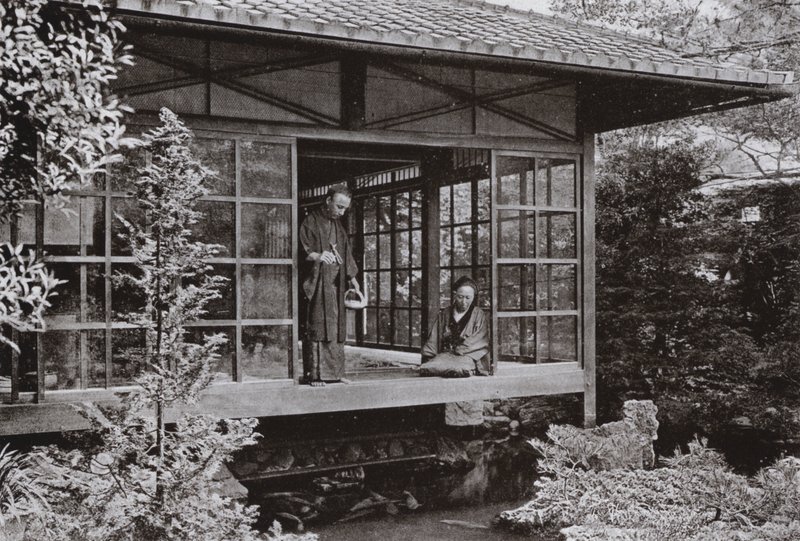 Namikawa San alimentando a sus carpas de Herbert Ponting