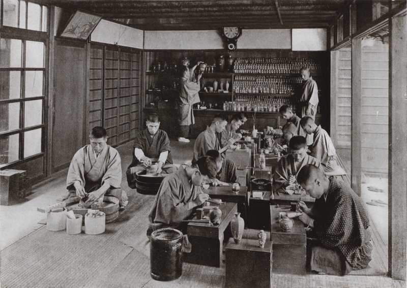 El taller y personal de Namikawa de Herbert Ponting