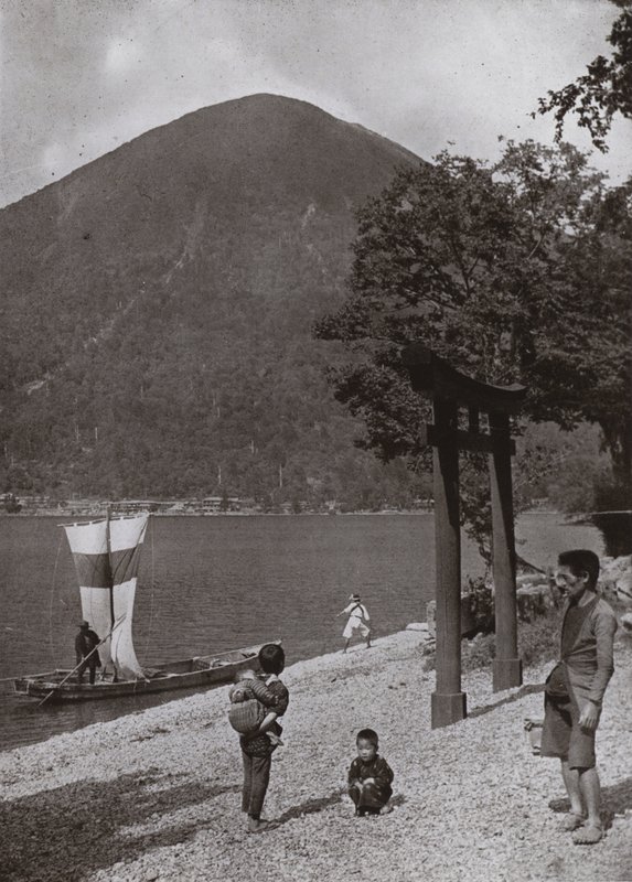Nantai-zan y el lago Chuzenji de Herbert Ponting