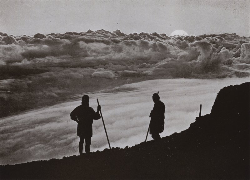 Atardecer desde la Cima del Fuji de Herbert Ponting