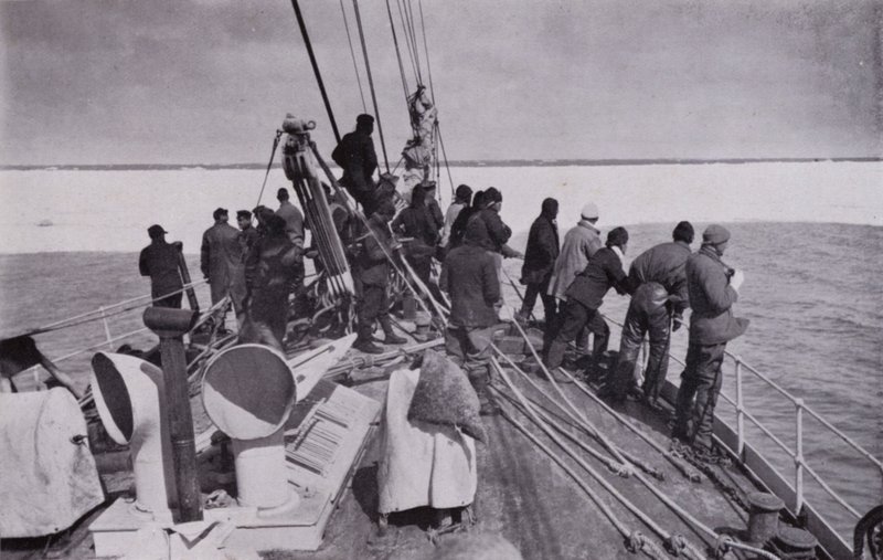 El acercamiento al hielo empacado de Herbert Ponting
