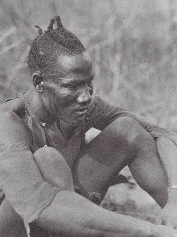 África: Djur oriental (foto b/n) de Hugo Adolf Bernatzik