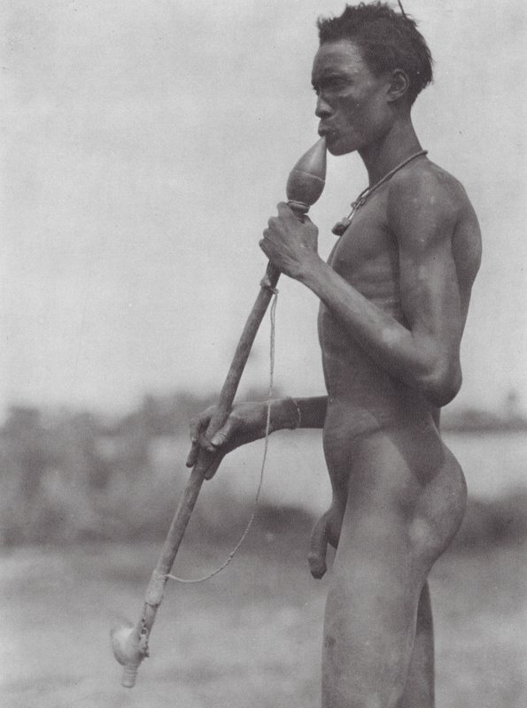 África: Nuerized Dinka on the Bahr el Zeraf (b/w photo) de Hugo Adolf Bernatzik