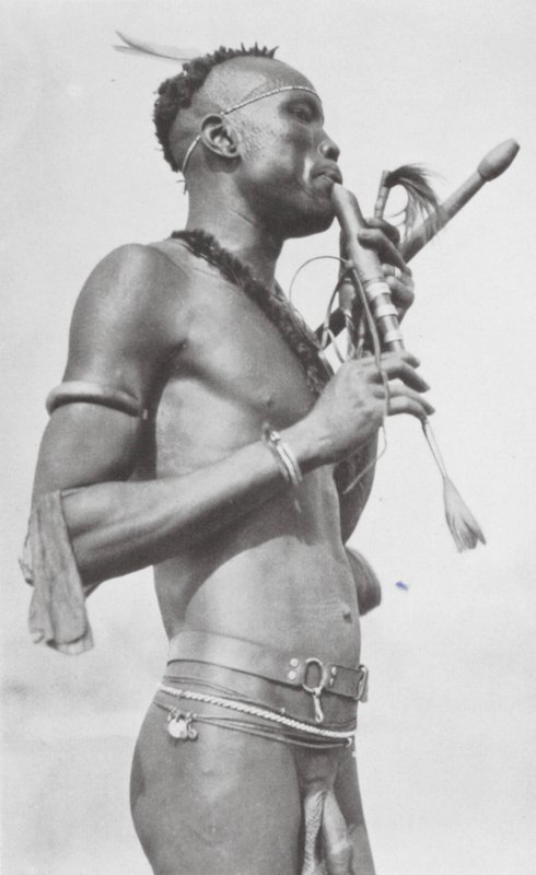 Njambara centroafricano (foto b/n) de Hugo Adolf Bernatzik