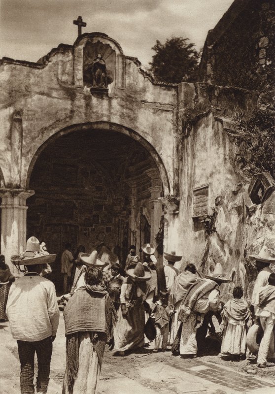 Mexico: Amecameca, Entrada a la iglesia (b/w photo) de Hugo Brehme