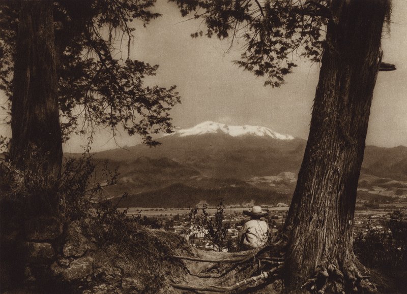 Mexico: Amecameca con Iztaccihuatl (b/w photo) de Hugo Brehme
