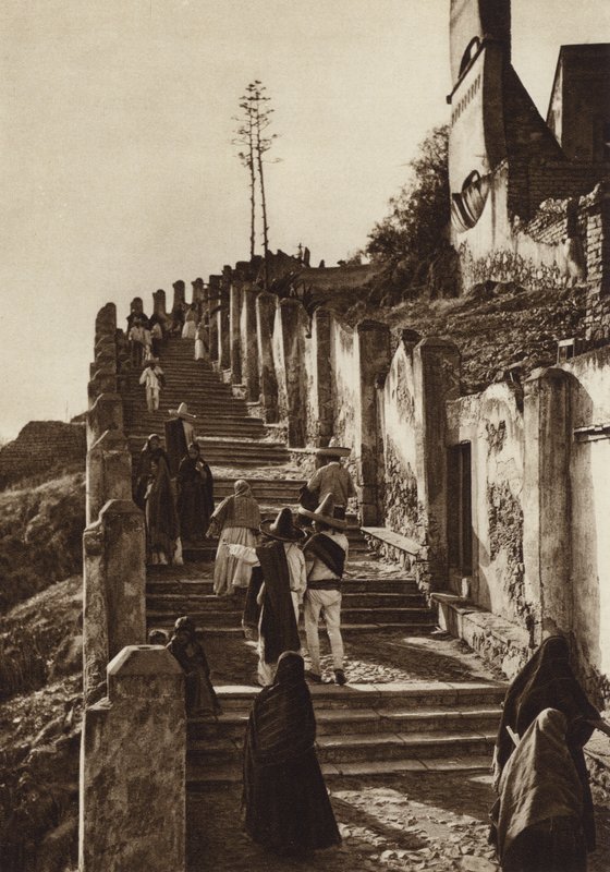 Mexico: Guadalupe Hidalgo, Ascension a la colina de Tepeyacac (b/w photo) de Hugo Brehme