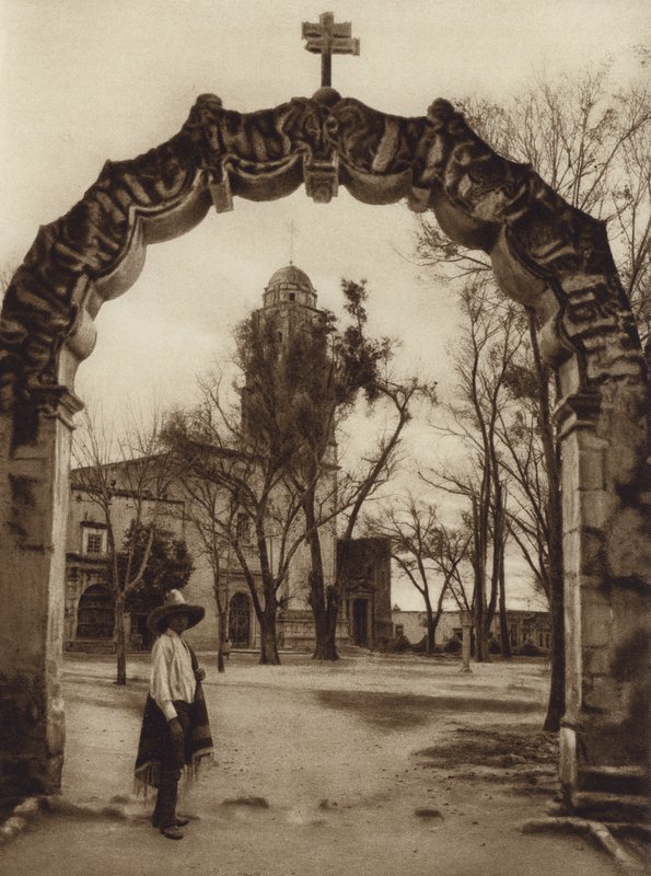 Mexico: Iglesia de Acambaro, Estado Michoacan (b/w photo) de Hugo Brehme