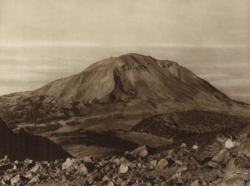 Mexico: La "Sierra Negra" vista desde el Pico de Orizaba, Estado Puebla (b/w photo) de Hugo Brehme