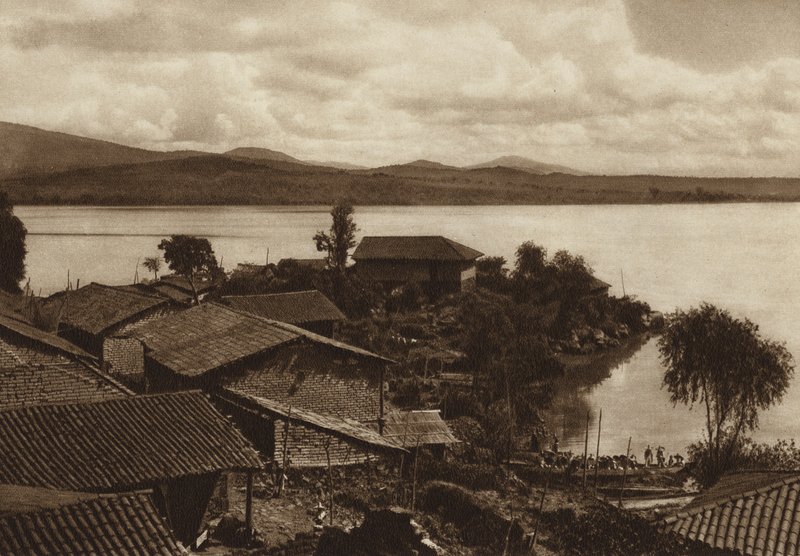 Mexico: Laguna de Patzcuaro, Isla Xanicho (b/w photo) de Hugo Brehme