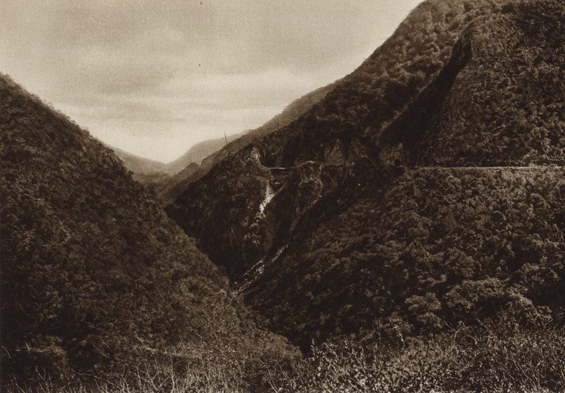 Mexico: Las Canoas, Trozo de via ferrea y barranca de Tamasopo (b/w photo) de Hugo Brehme
