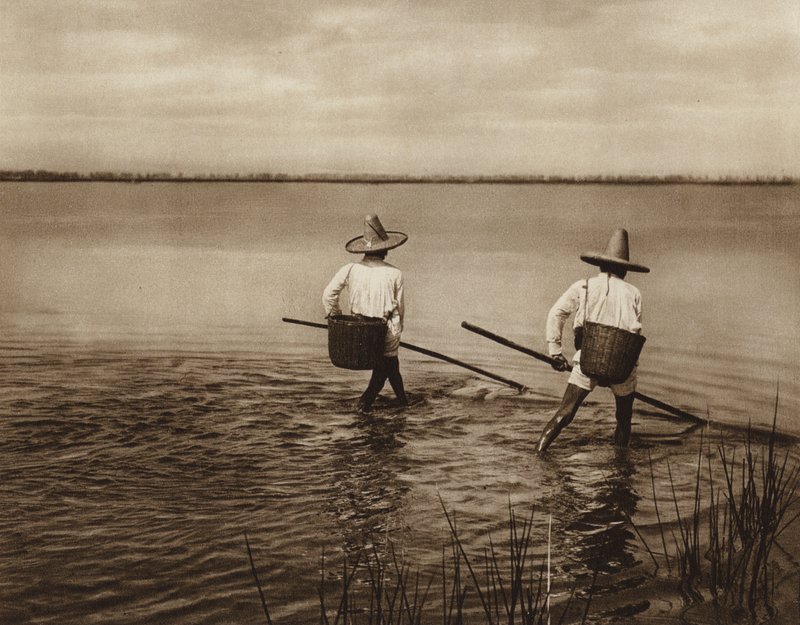 Mexico: Pescadores del Lago de Chapala (b/w photo) de Hugo Brehme