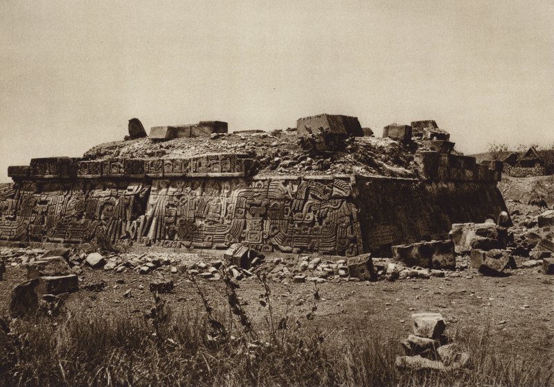 Mexico: Piramide de Xochicalco, Antes de la restauracion (b/w photo) de Hugo Brehme