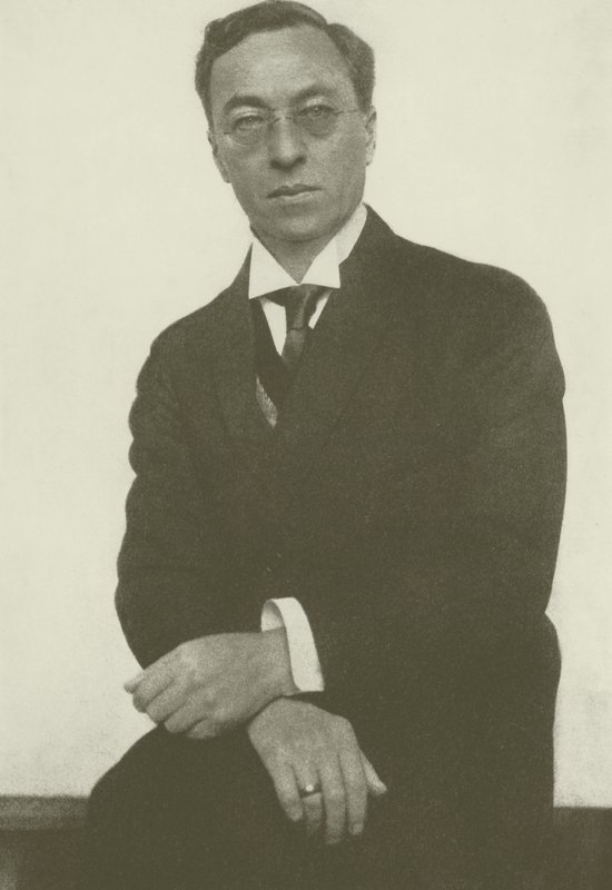 Retrato de Wassily Kandinsky (fotografía en blanco y negro) de Hugo Erfurth