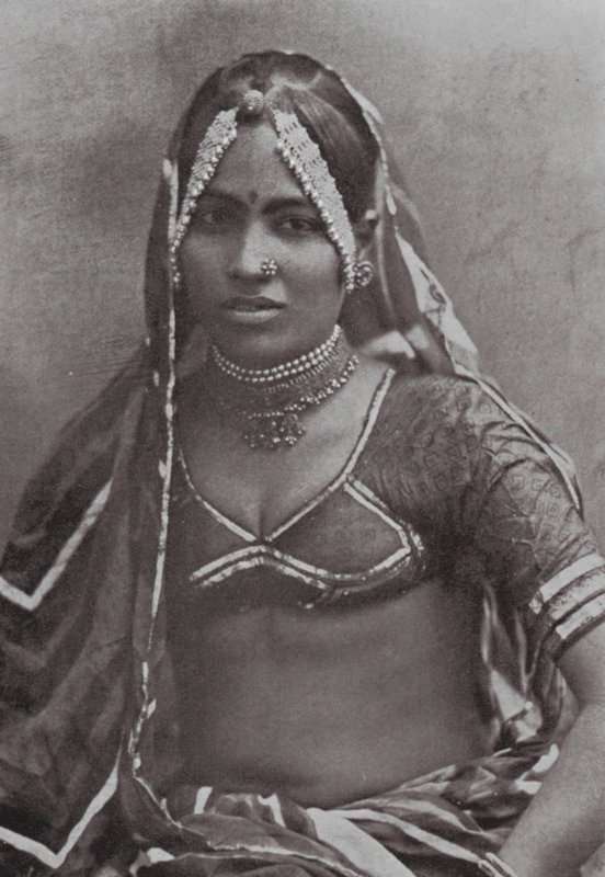 Bombay / Mumbai: Una dama de Marwar (foto b/n) de Indian photographer