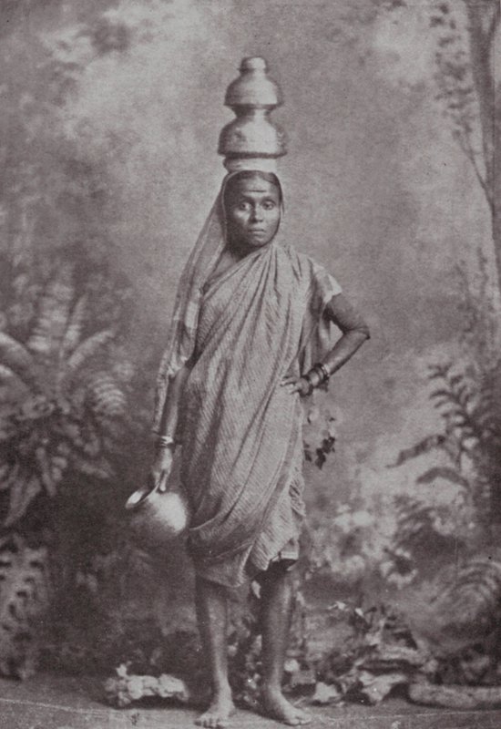 Bombay / Mumbai: La lechera (foto b/n) de Indian photographer