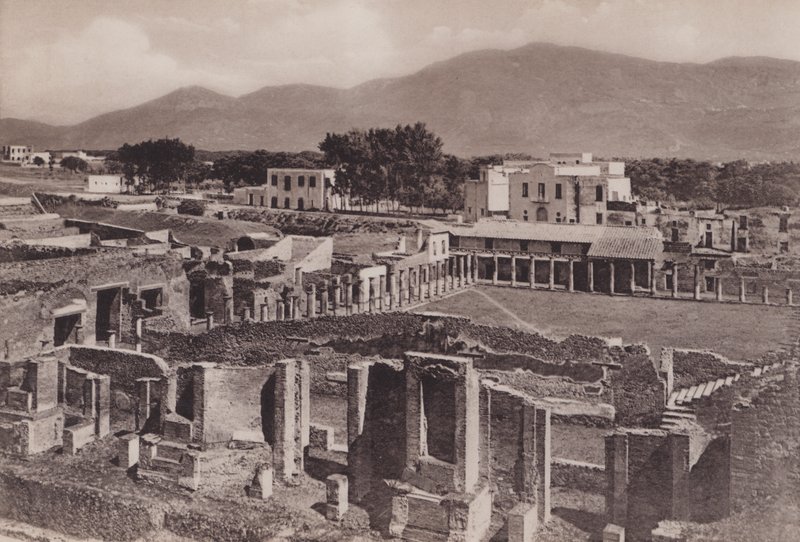 Caserma Dei Gladiatori Con Panorama, La Escuela de Esgrima (foto en blanco y negro) de Italian Photographer