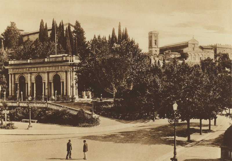 Firenze / Florencia: Parte de la Piazzale Michelangiolo con la Loggetta, la Iglesia de S Salvatore y la Basílica de S Miniato (fotografía en B/N) de Italian Photographer