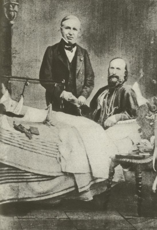 Garibaldi, herido en batalla, con su doctor de Italian Photographer