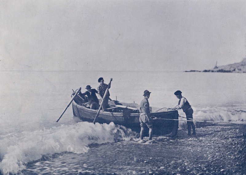 Italia: Bordighera, pescadores regresando al puerto de Italian Photographer