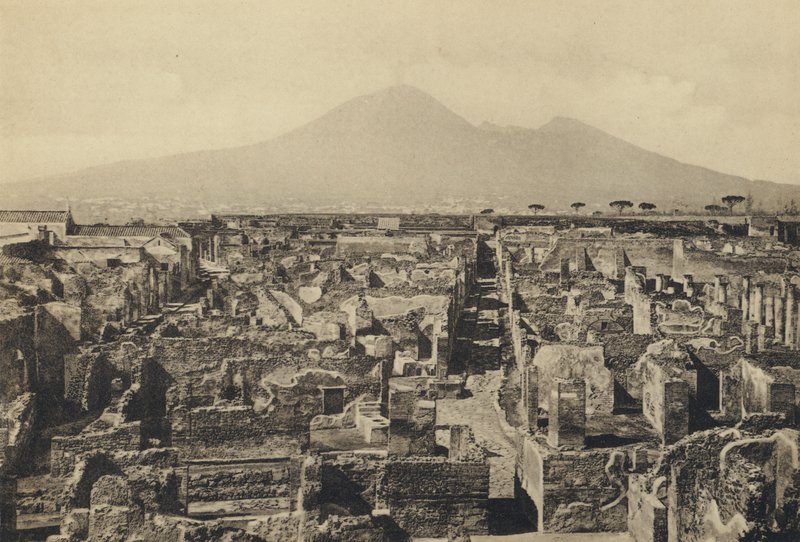 Nápoles: Pompeya, Panorama con el Vesubio (foto en b/n) de Italian Photographer