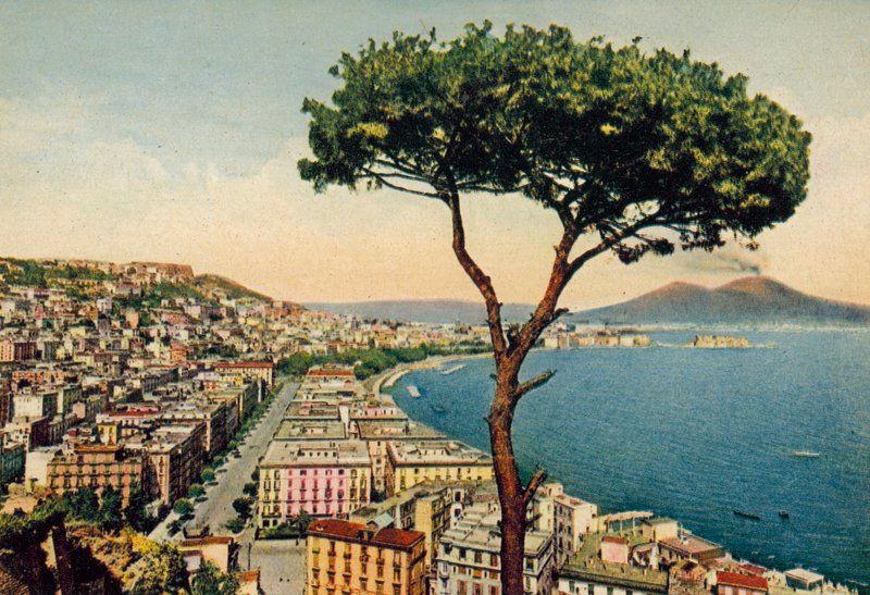 Nápoles / Napoli: Panorama del Golfo con el Vesubio (foto coloreada) de Italian Photographer
